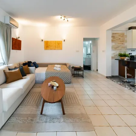 Casa Giovanni By Ezoria * أيا نابا